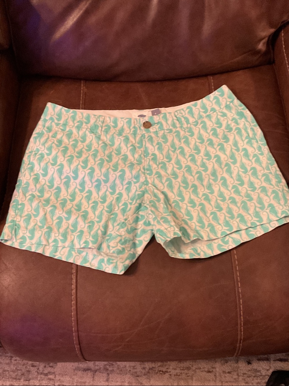 Old Navy Mint and White Seahorse Print Women’s Shorts size 6 misses